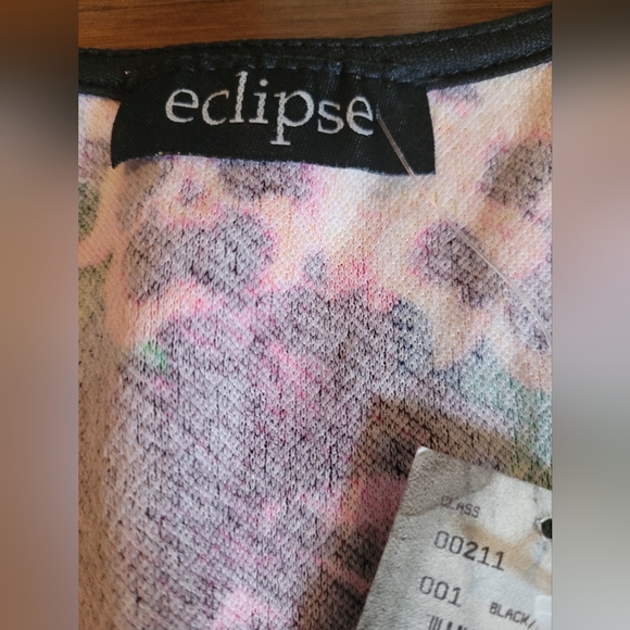 NWT Colourful Summer Dress, Rouched middle, V-cut hem. - Picture 3 of 10